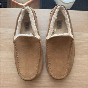 Men’s Ugg slippers size 11
